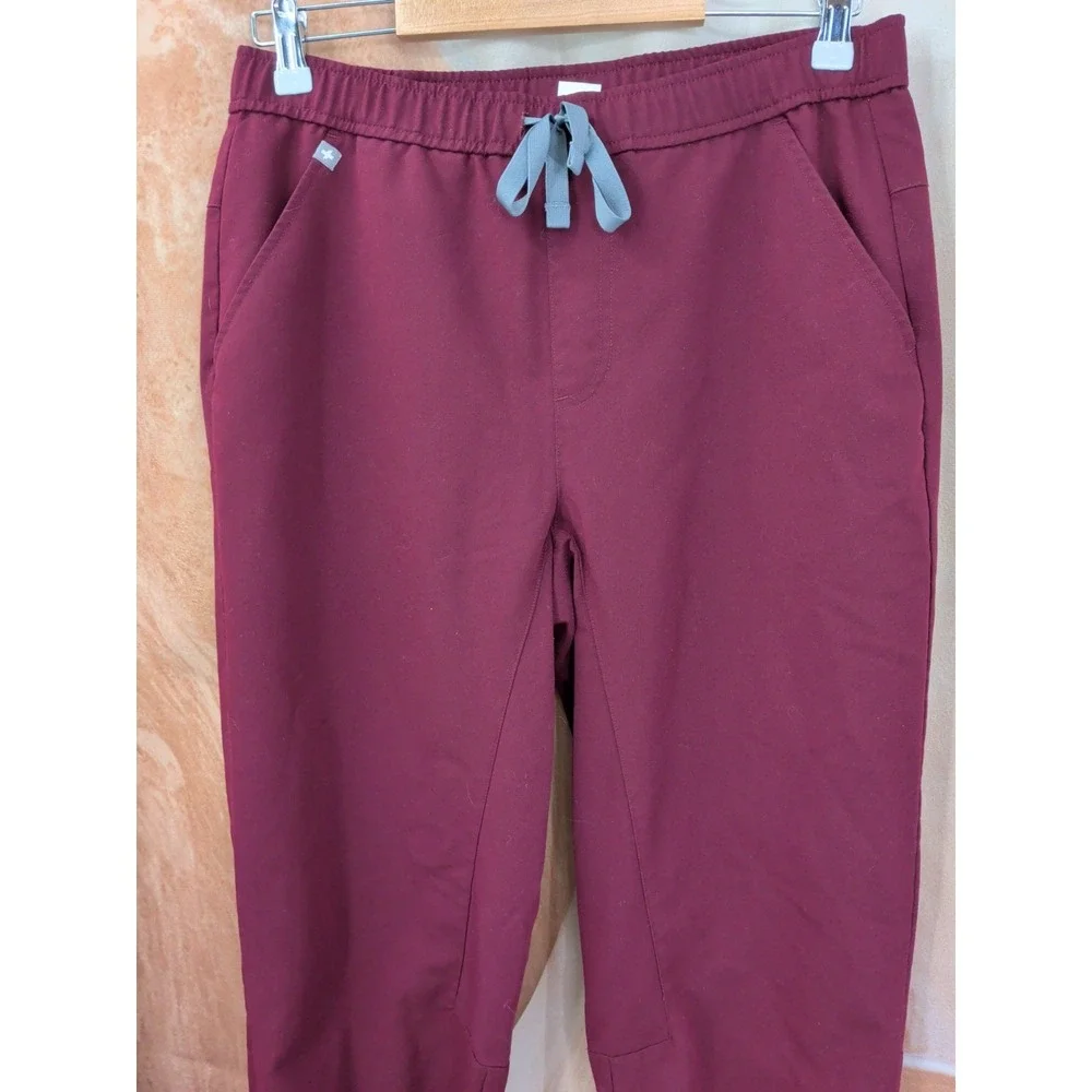 Figs Tansen Jogger Scrub Pants in Burgundy
